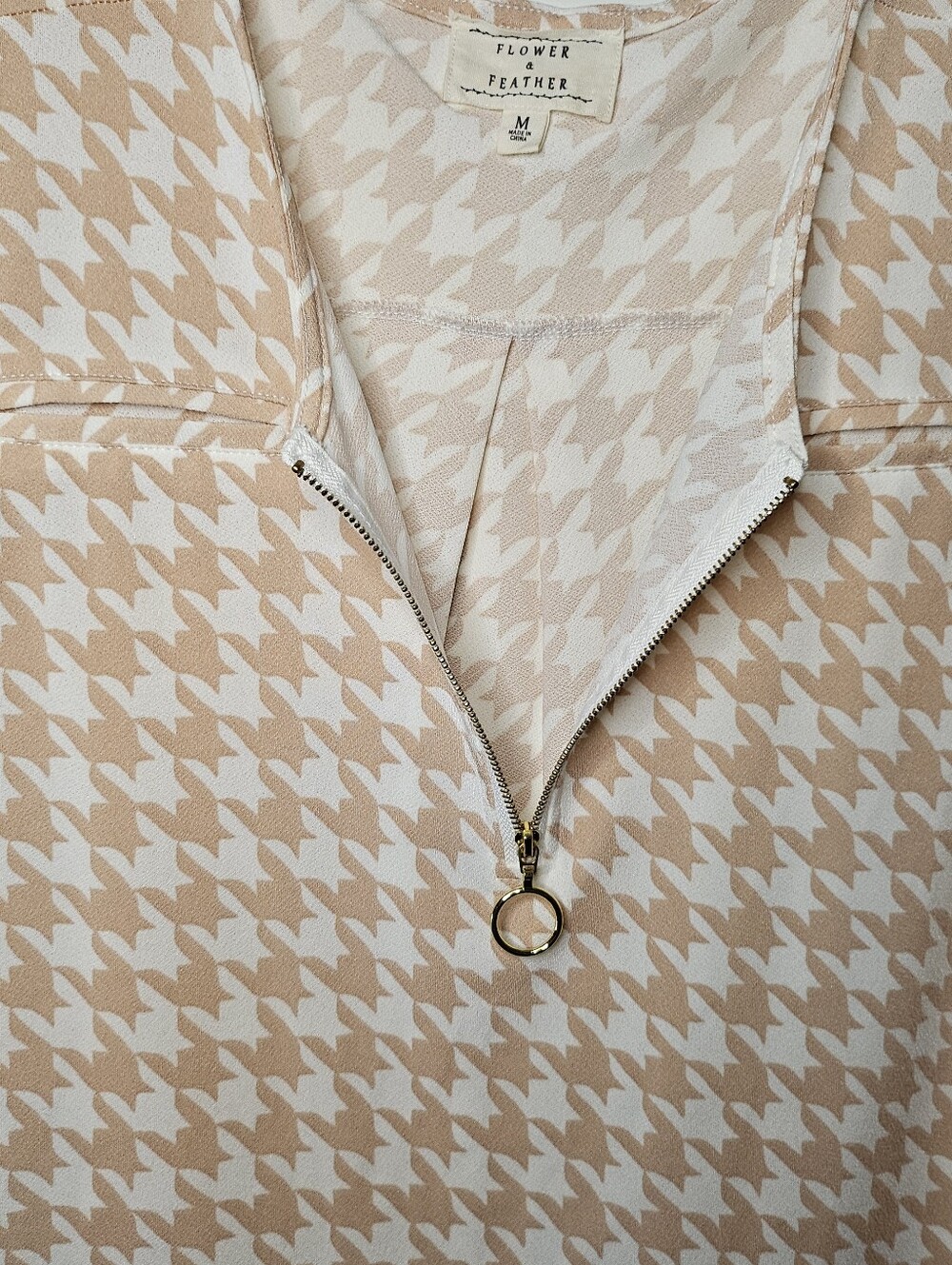 Flower & Feather Houndstooth Zip Front Blouse Tan Cream Medium Career Top - Picture 10 of 14